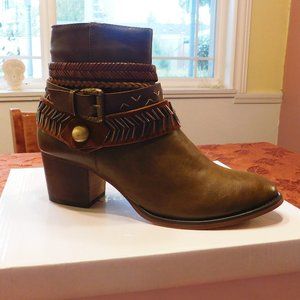 A Rider Girl Colleen Burnished Brown Western Booties - 7 (NEW)